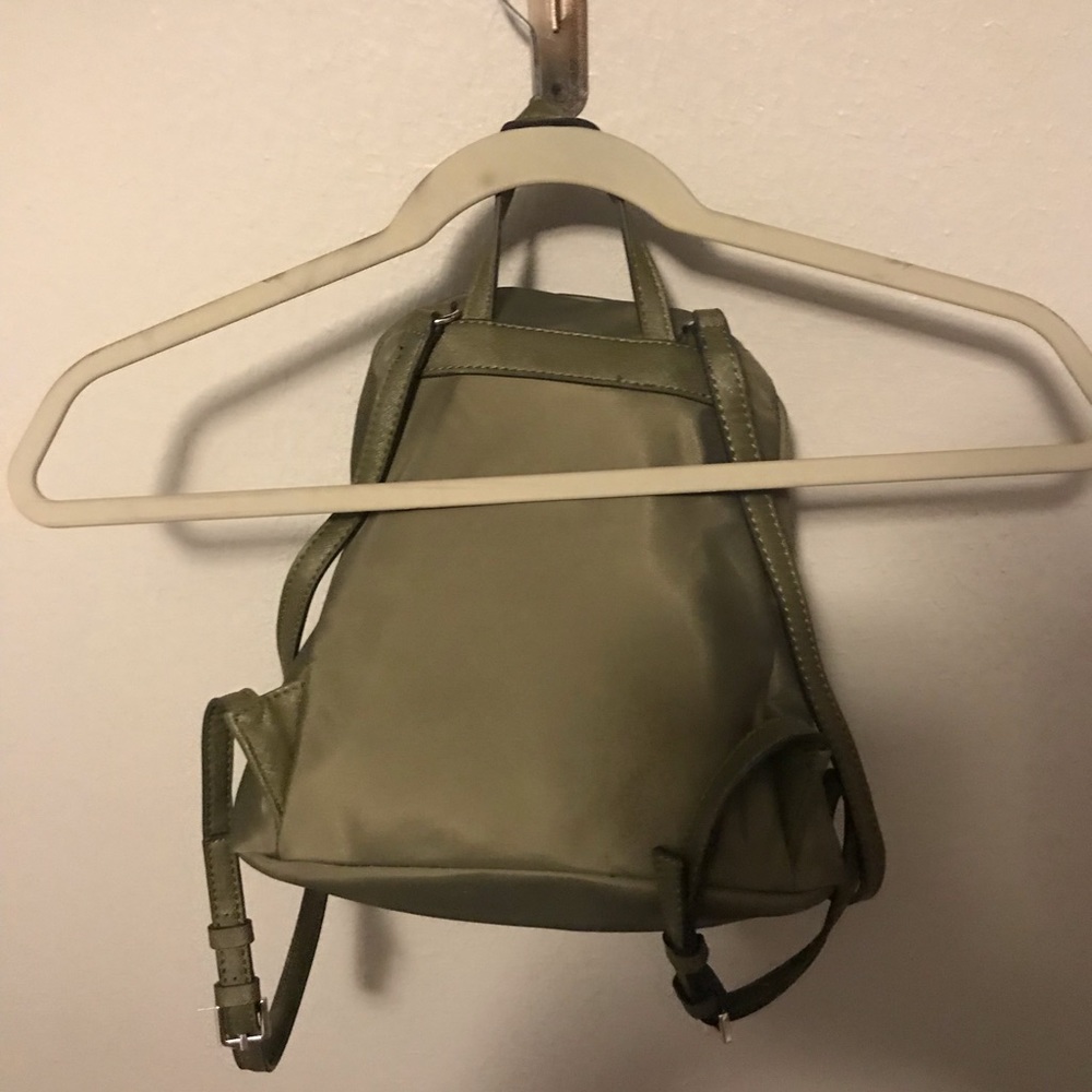 Guess mini backpack olive green - Picture 2 of 4